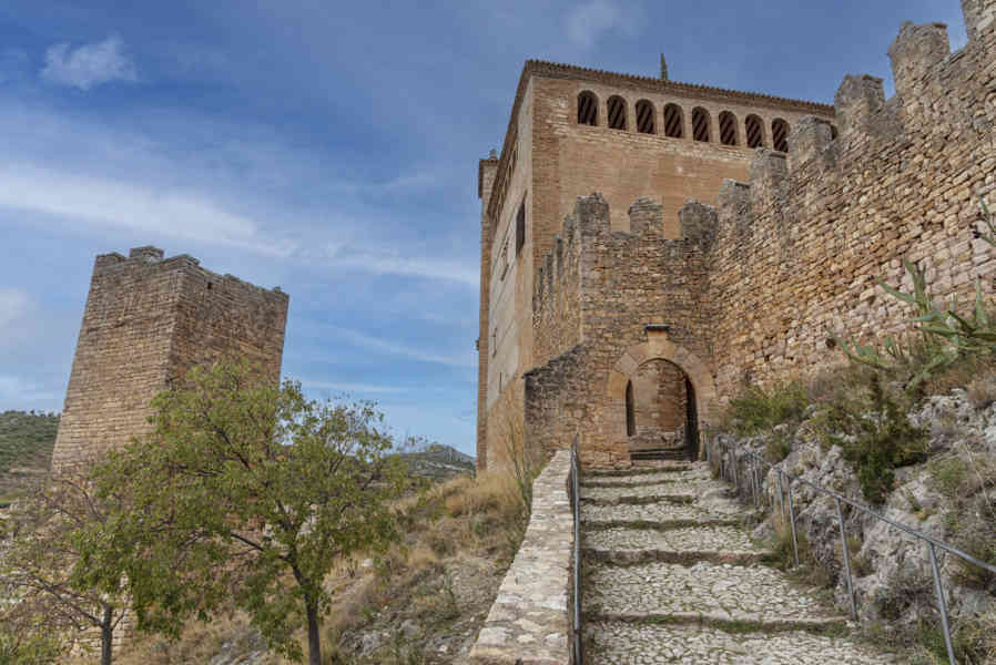 Huesca - Alquézar 11 - castillo y colegiata de Santa María la Mayor de Alquézar.jpg
